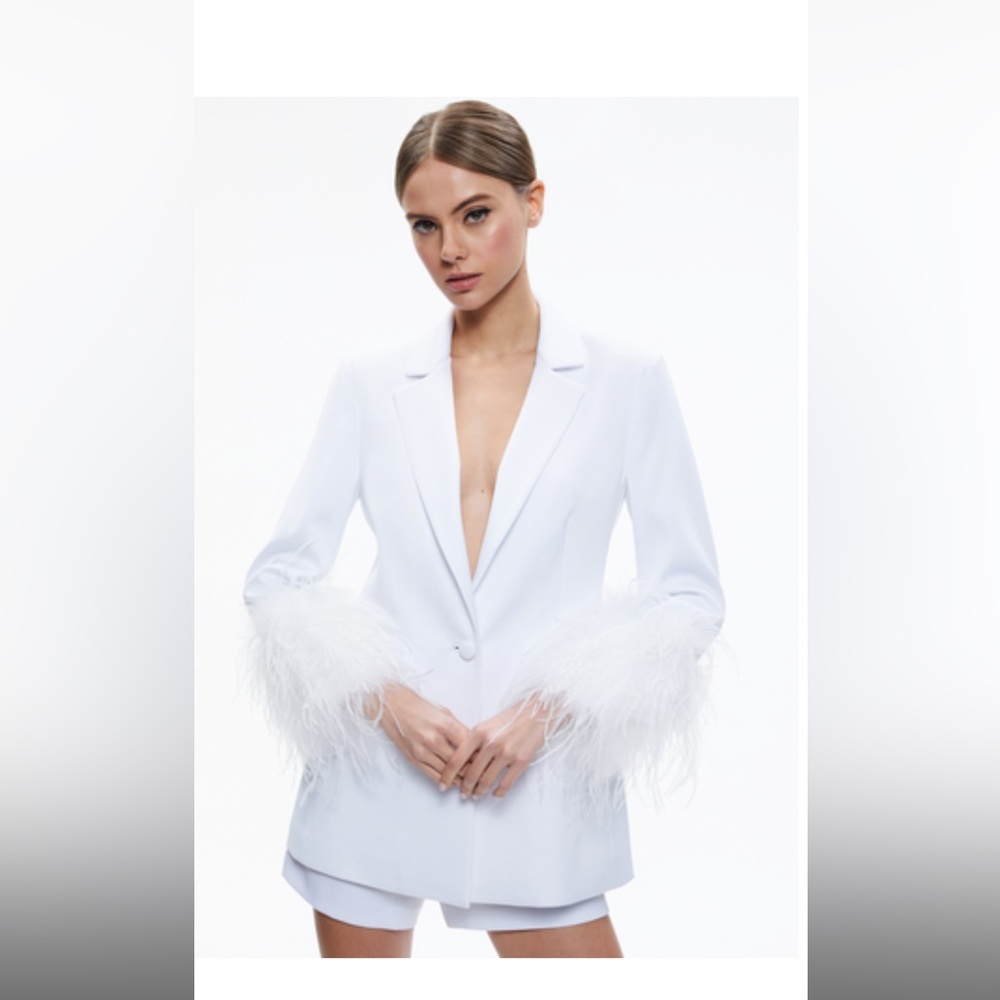 YONA BOXY FEATHER SLEEVE BLAZER